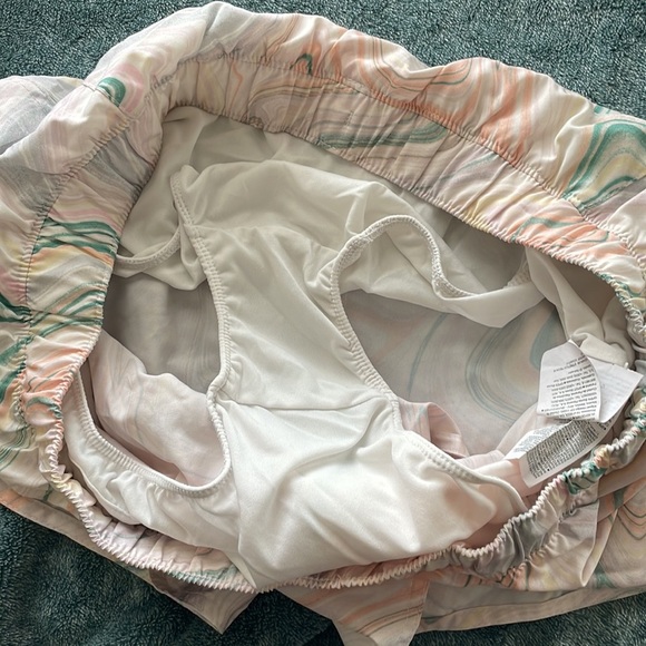 Women’s Old Navy Active Athletic Shorts Lined size large - Picture 9 of 9